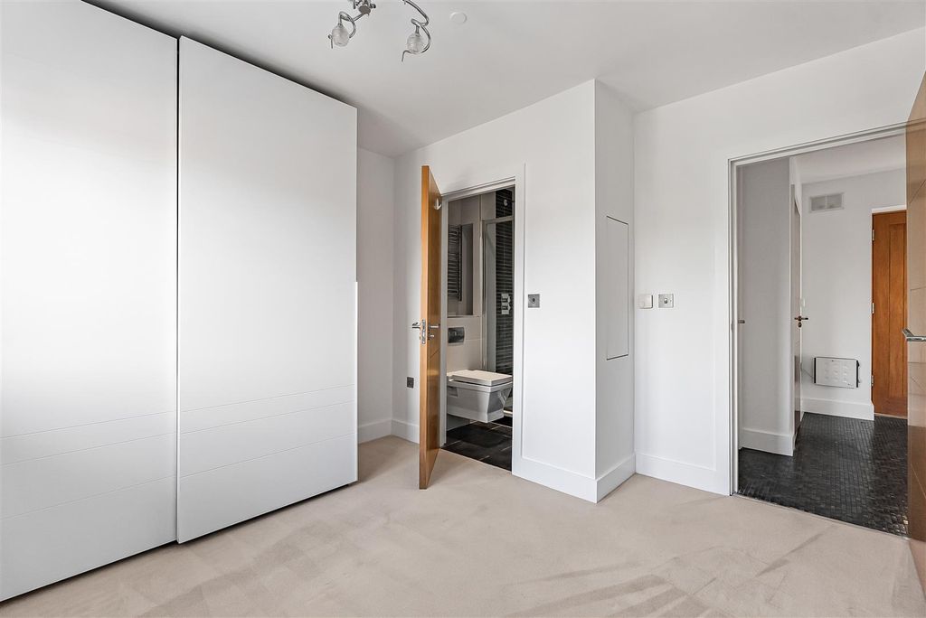 Additional image 14 of 2 bed flat for saleDolphin Yard, Maidenhead Street, Hertford SG14