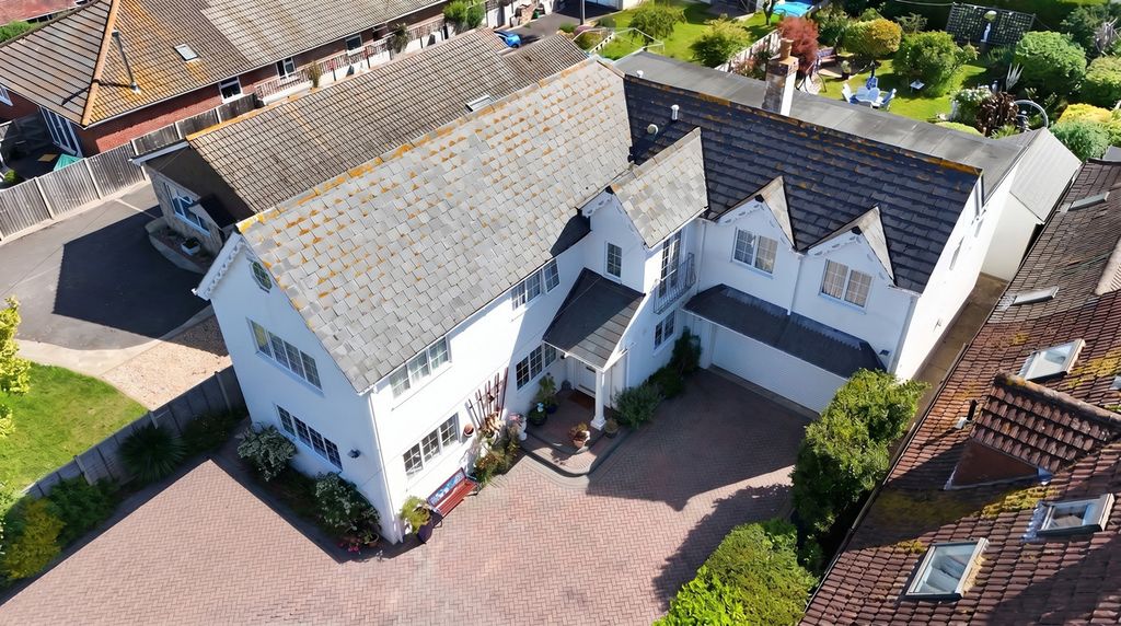 Additional image 2 of 5 bed detached house for saleHavant Road, Hayling Island PO11
