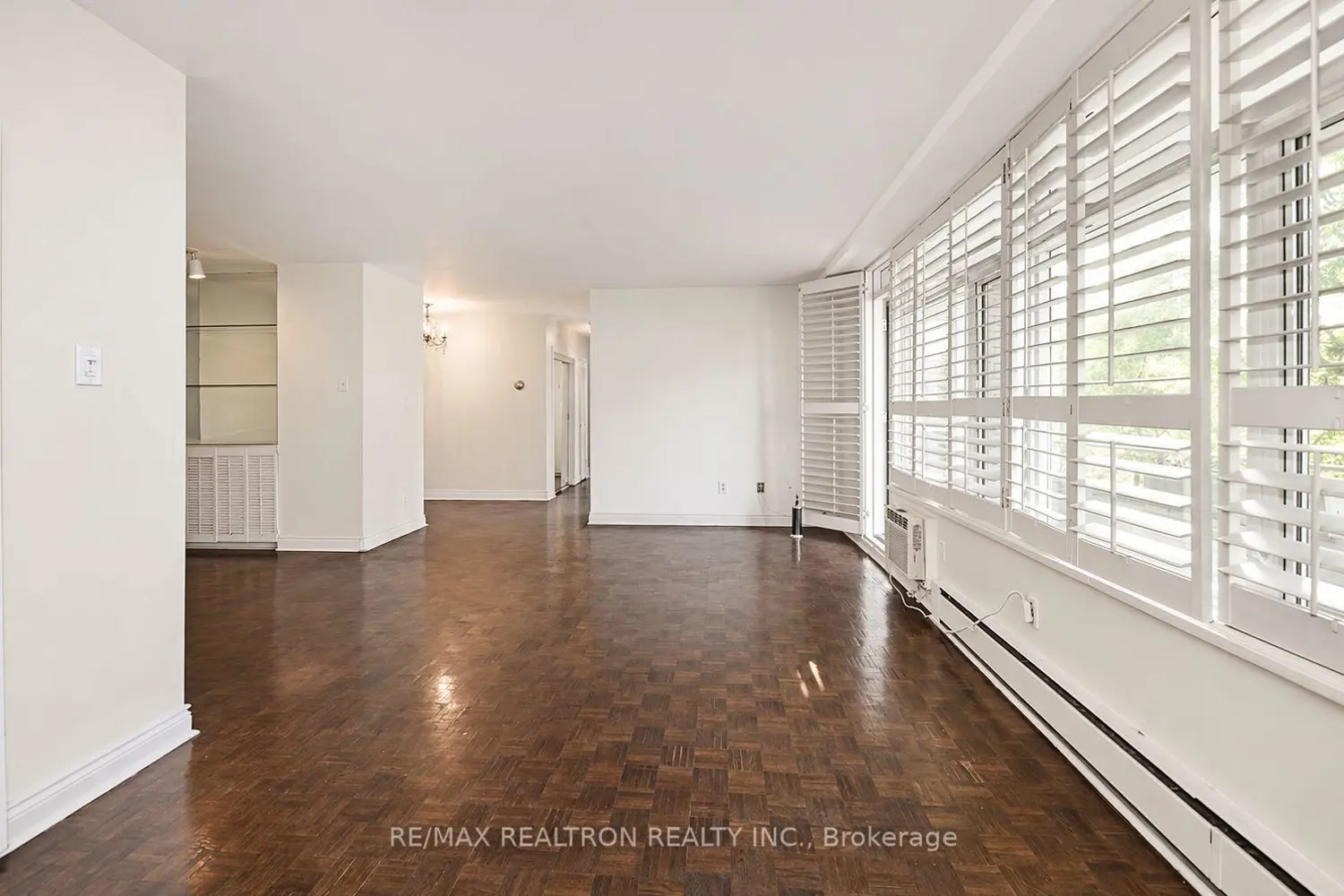 581 Avenue Road 501 photo 5
