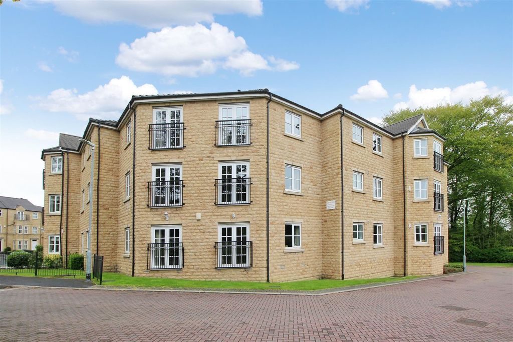 2 bed flat for saleAlmond Court, Northowram, Halifax HX3