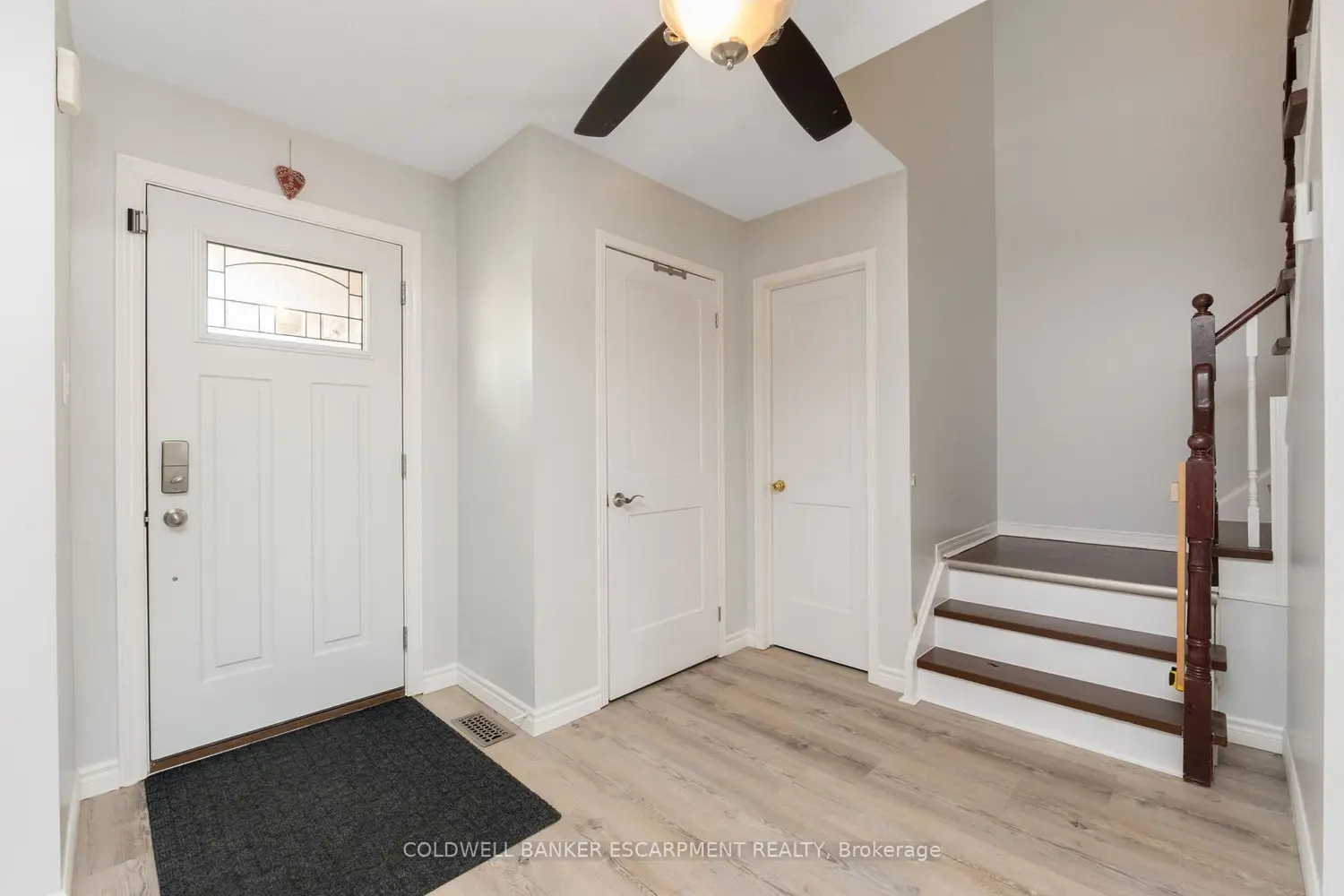 222 Churchill Road photo 3
