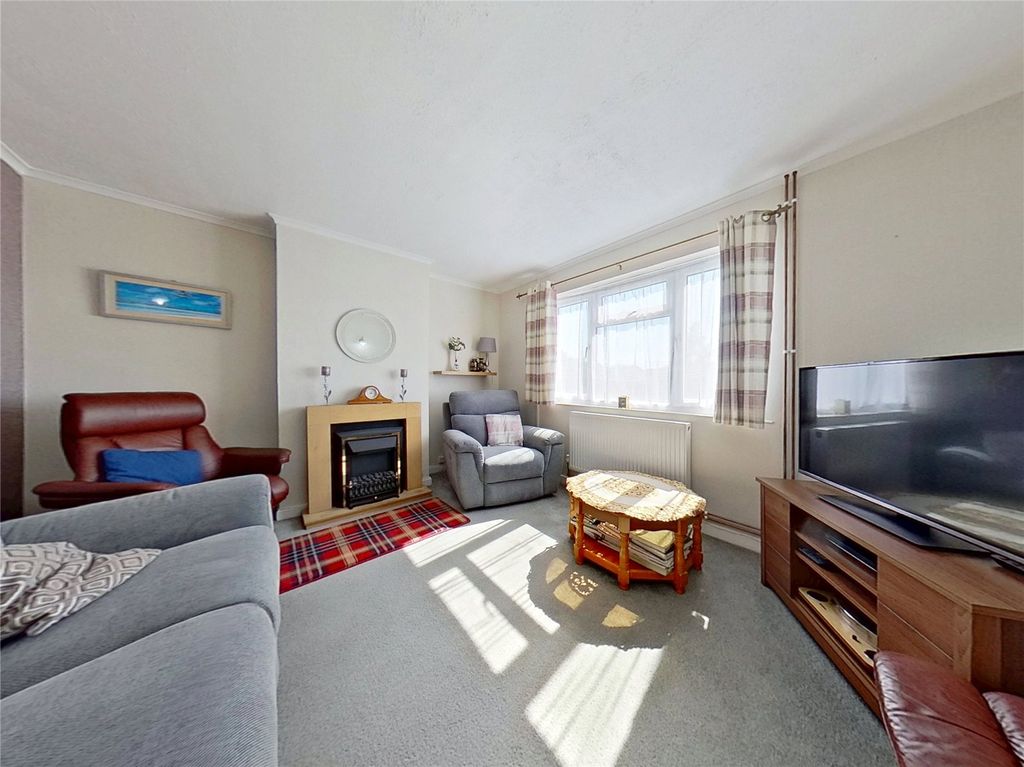 3 bed terraced house for saleCourtauld Close, Halstead, Essex CO9 photo 2