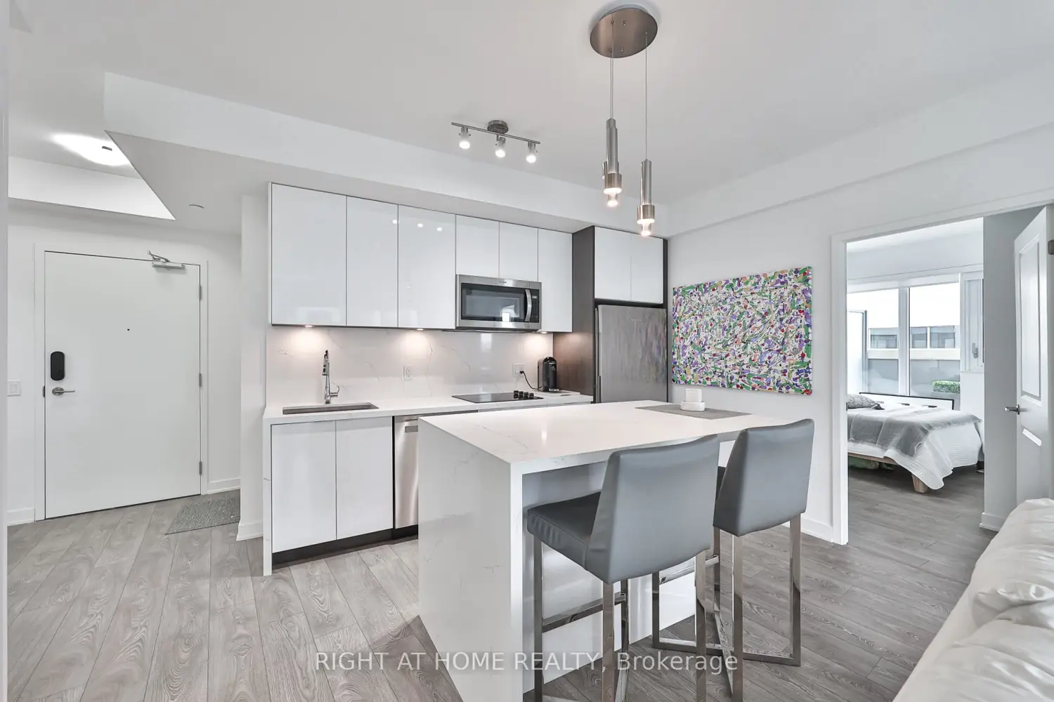 543 Richmond Street 832 photo 3