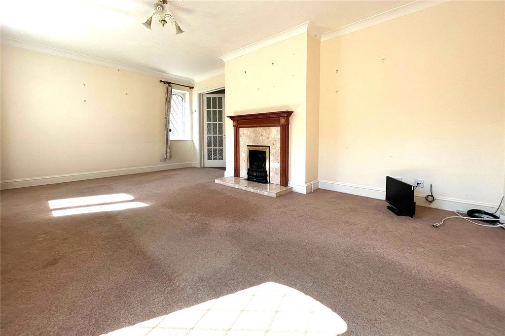 Additional image 16 of 4 bed detached house for saleDriftway Road, Hook, Hampshire RG27