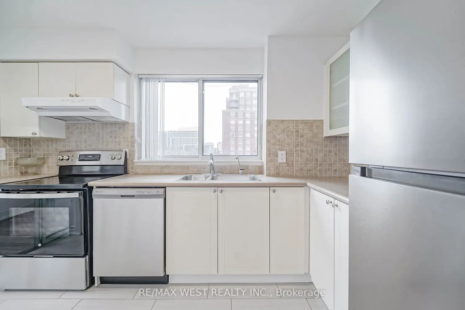 1 Hycrest Avenue 602 photo 3