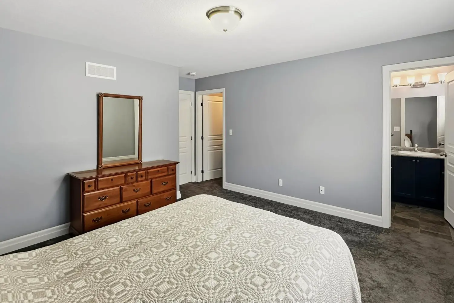 8 Tessa Boulevard photo 5