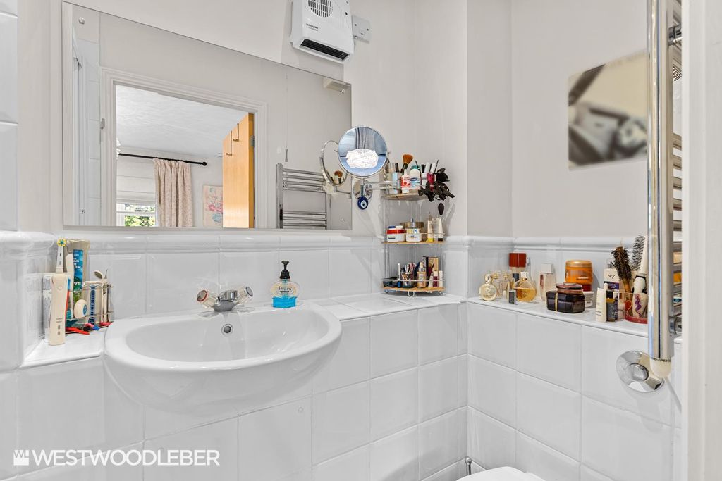 Additional image 10 of 3 bed flat for salePlomer Avenue, Hoddesdon EN11