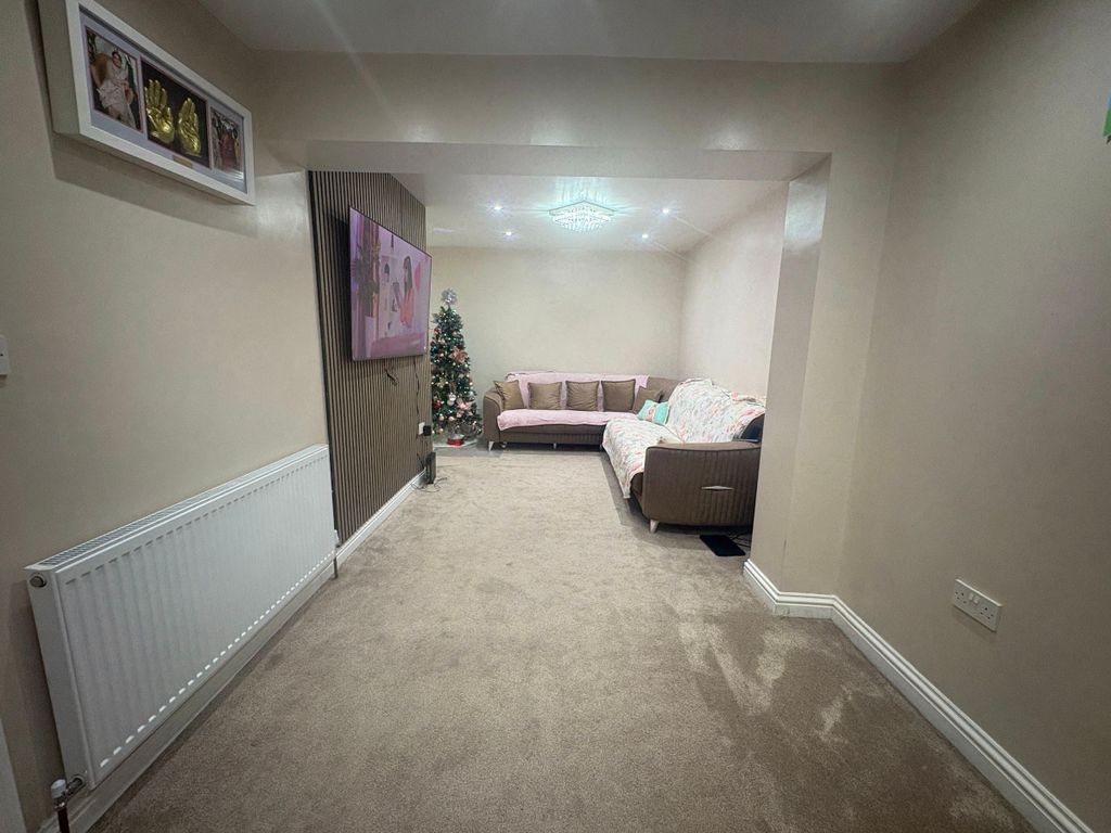 Additional image 7 of 6 bed semi-detached house for saleWentworth Crescent, Hayes UB3