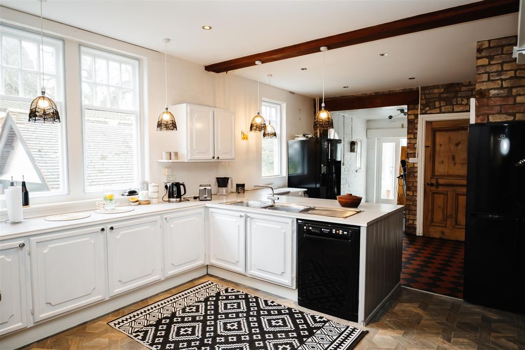 Additional image 55 of 6 bed semi-detached house for saleFerriby Road, Hessle HU13