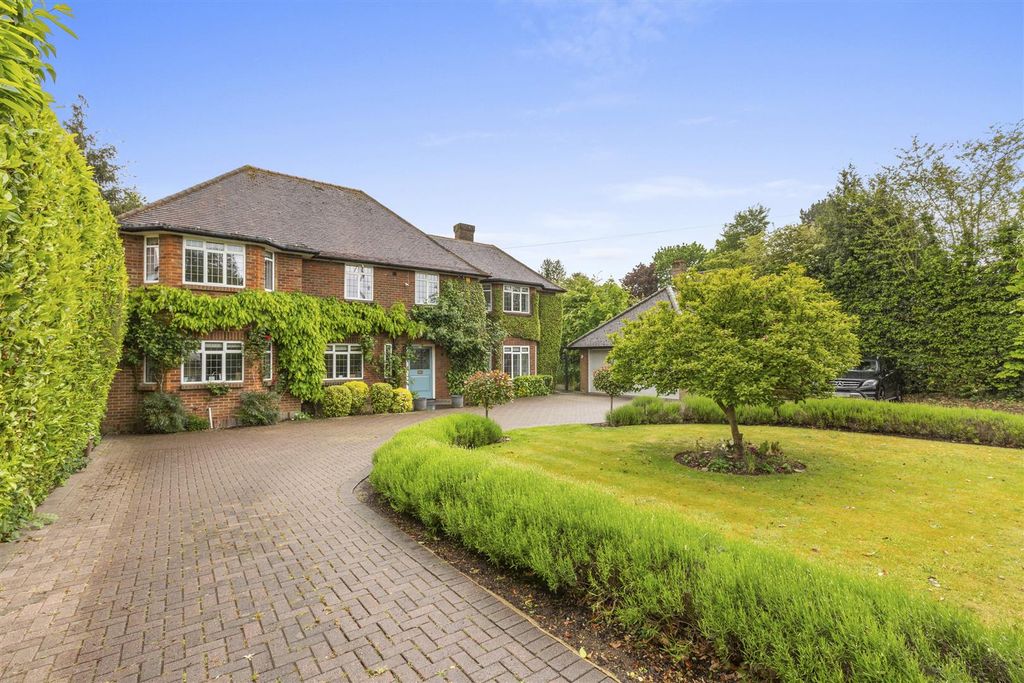 5 bed detached house for saleMarlow Hill, High Wycombe HP11