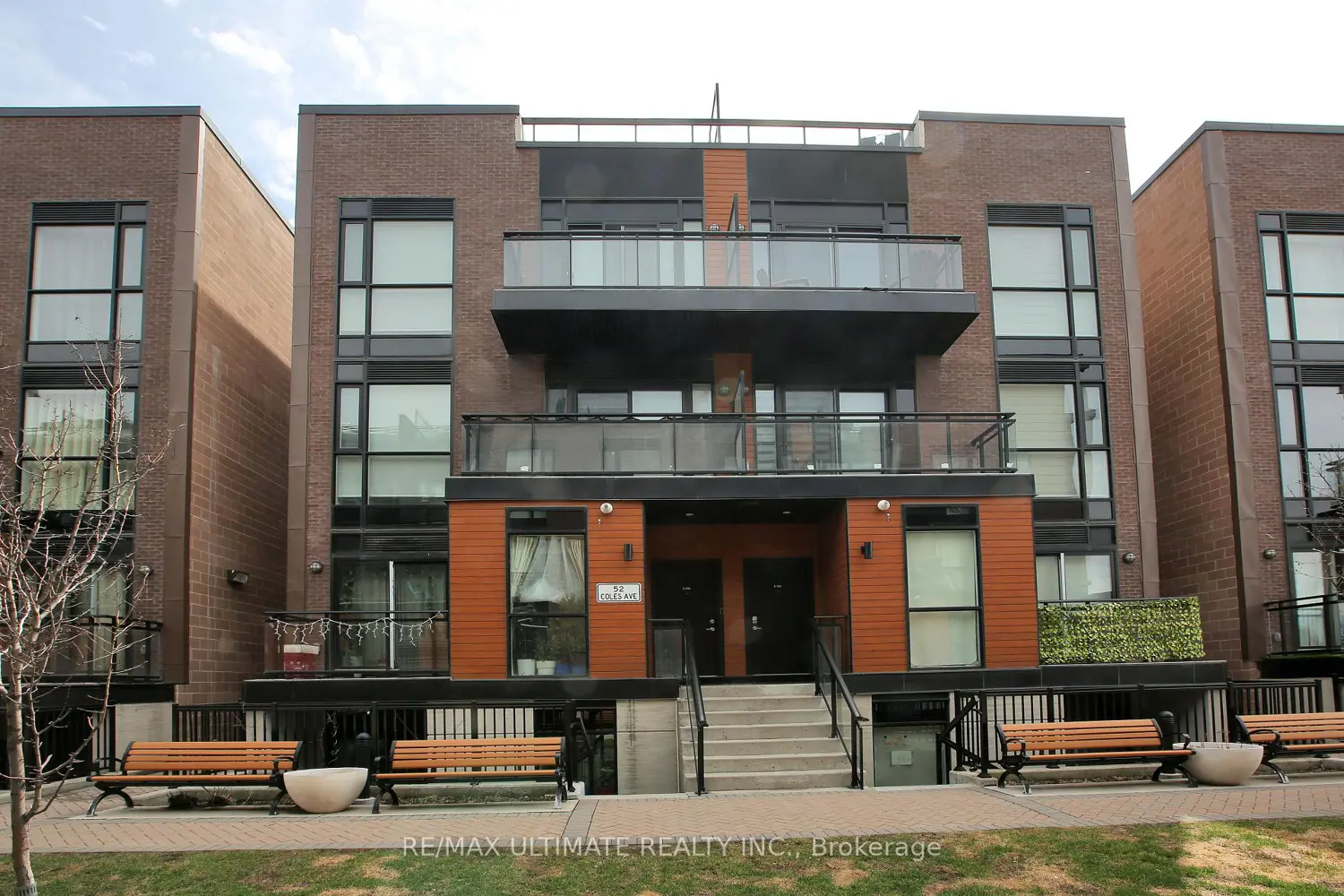52 Coles Avenue E403