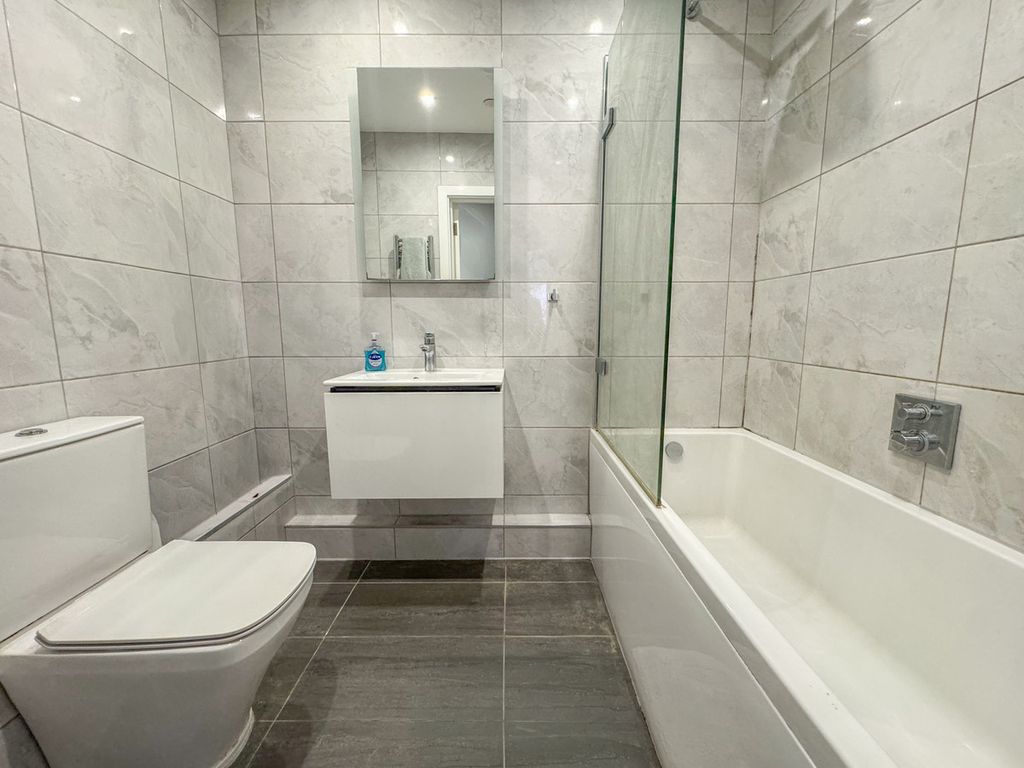 Additional image 10 of 2 bed flat for saleThe Swans, Ferry Road, Hullbridge SS5