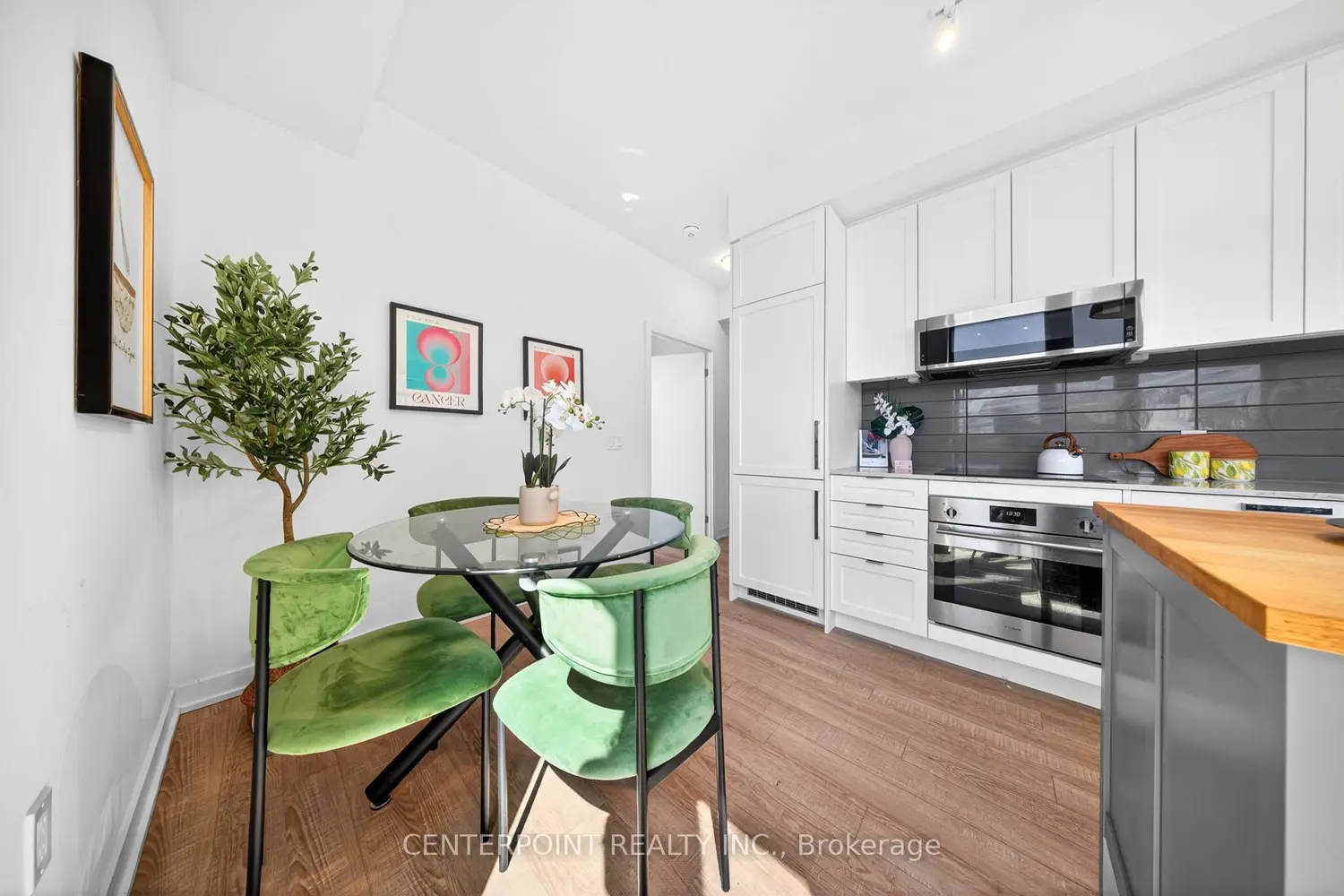 250 Lawrence Avenue 519 photo 2