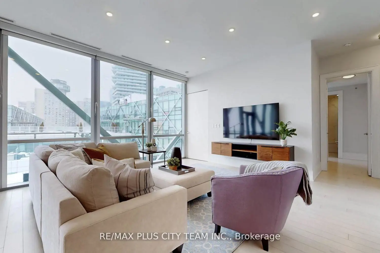 39 Queens Quay 1305 photo 4