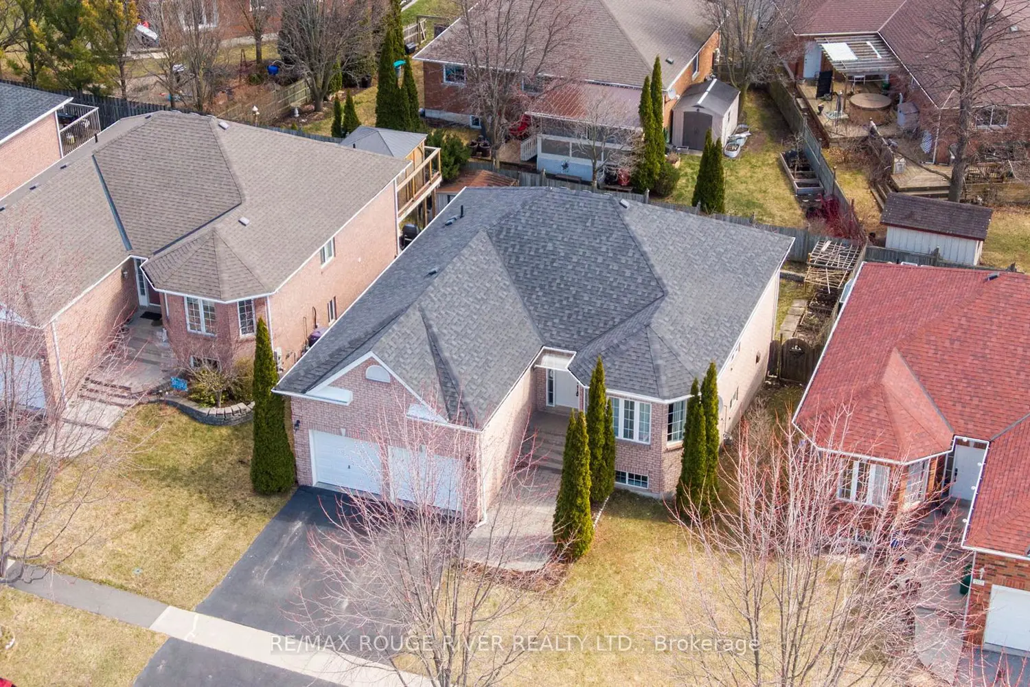 766 Munson Crescent photo 3