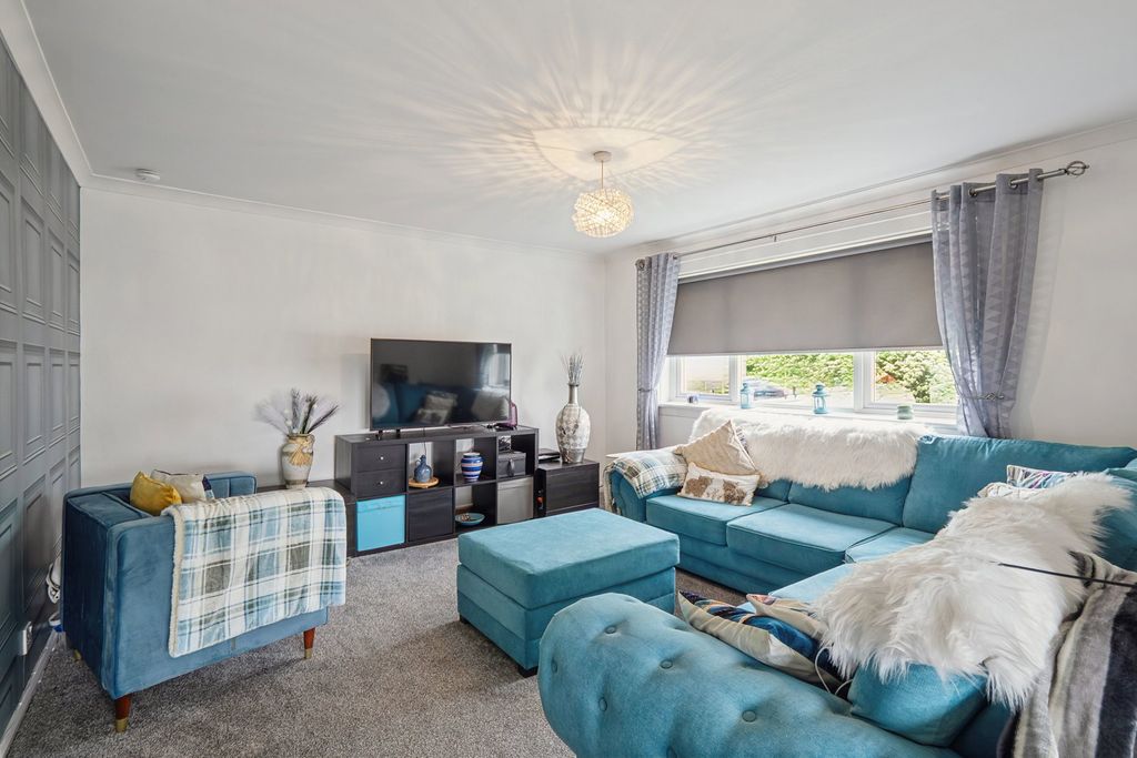2 bed flat for sale114 Low Waters Road, Hamilton ML3 photo 3