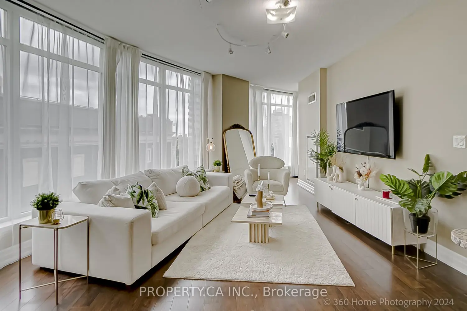 8 Scollard Street 702