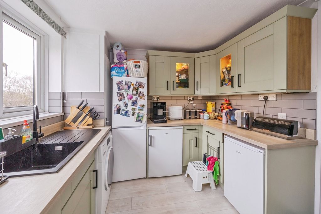 Additional image 5 of 3 bed flat for saleChidham Close, Havant, Hampshire PO9