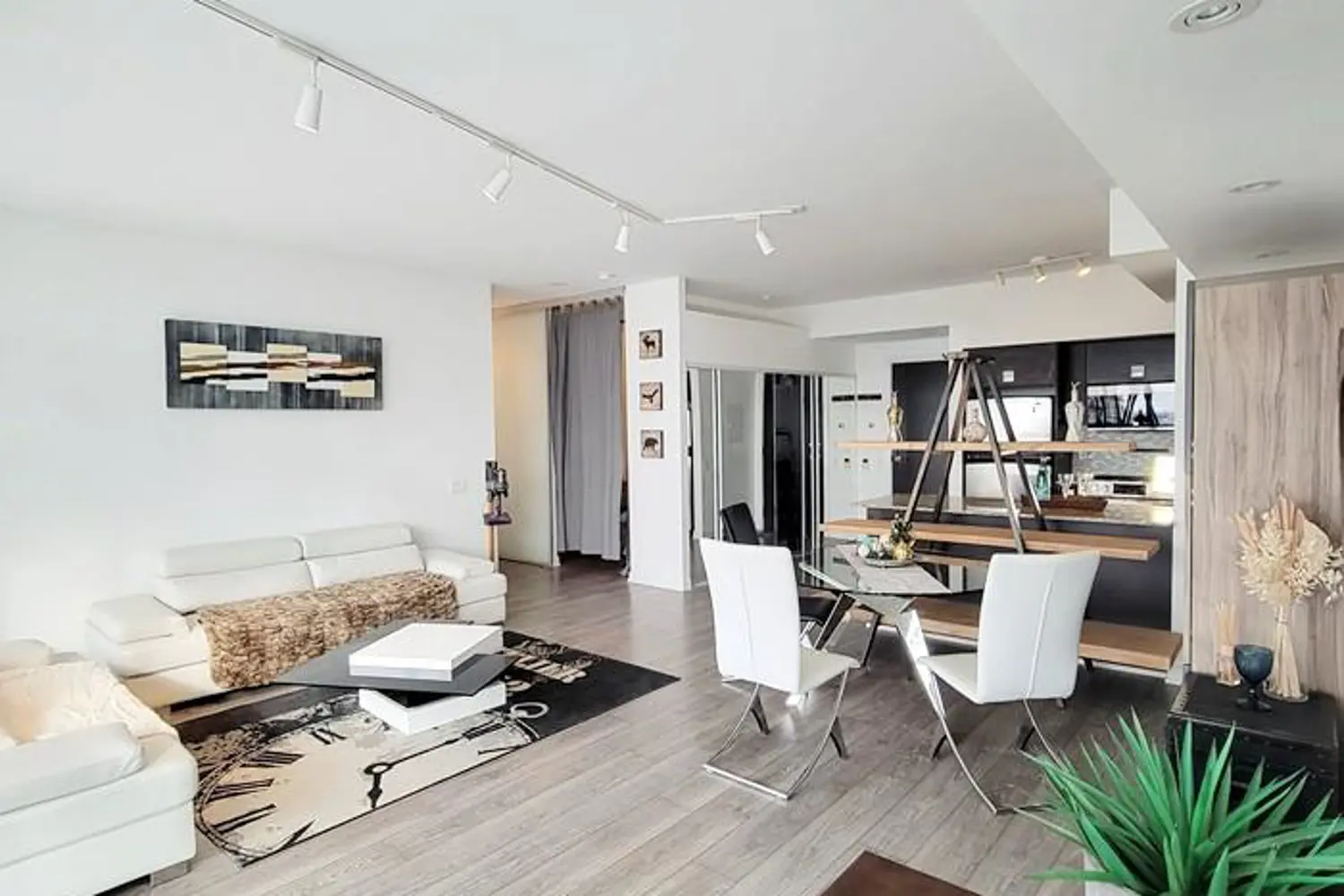 33 Charles Street 2706