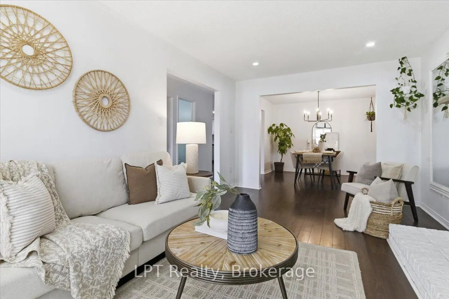 831 Lavis Street photo 3