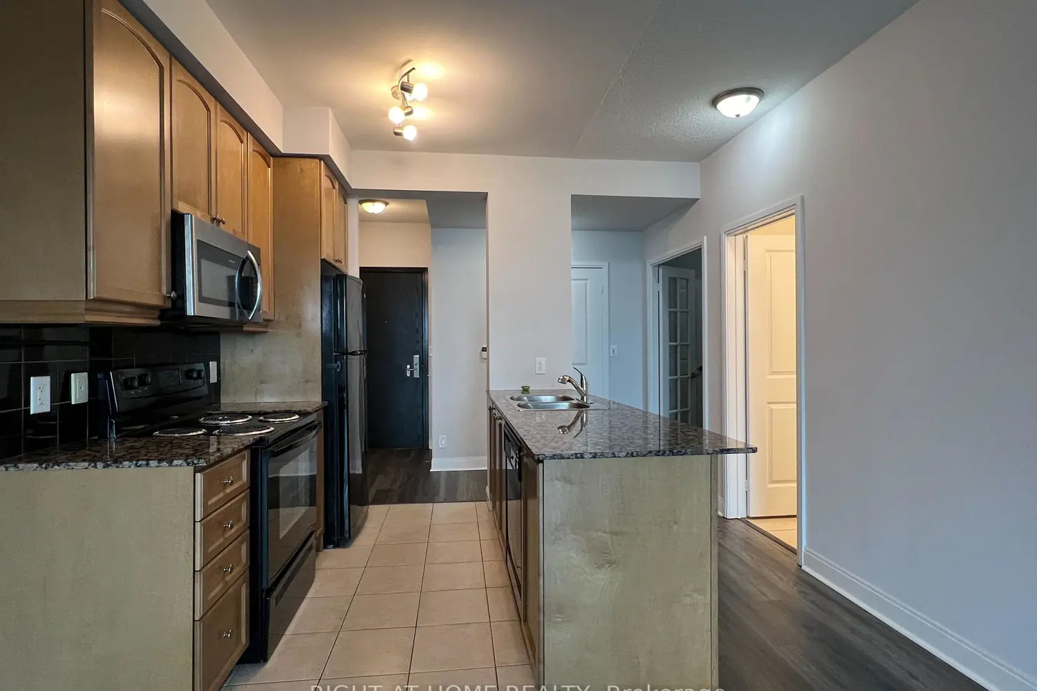 80 Absolute Avenue 2101 photo 4