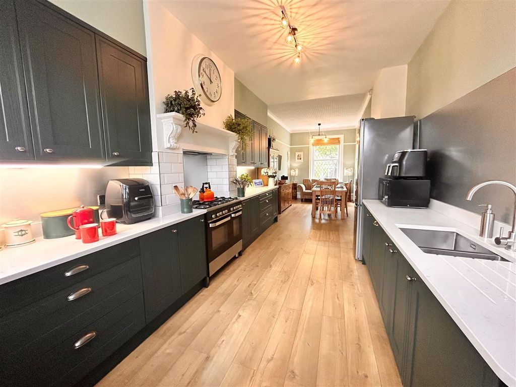 Additional image 6 of 6 bed end terrace house for saleGrandsmere Place, Halifax HX3