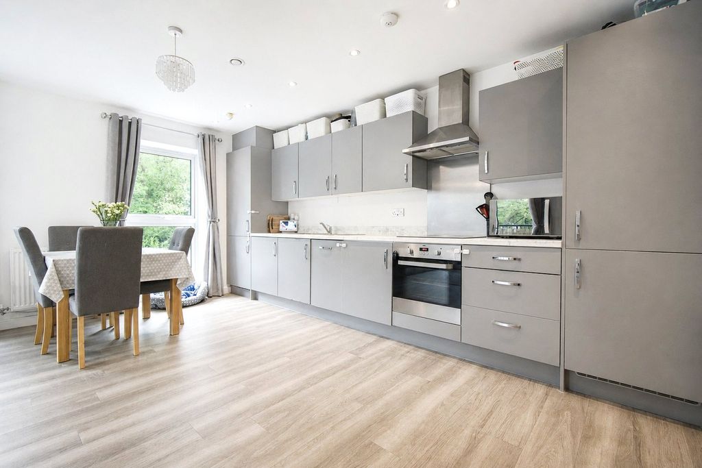 Additional image 2 of 2 bed flat for saleStation Road, Hook, Hampshire RG27