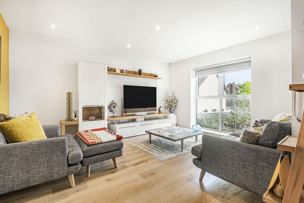 Additional image 7 of 3 bed detached house for saleFlint Close, Rotherfield Greys, Henley-On-Thames RG9