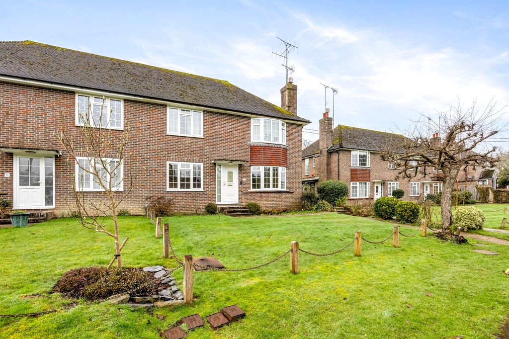 2 bed maisonette for saleGreenways, Haywards Heath RH16