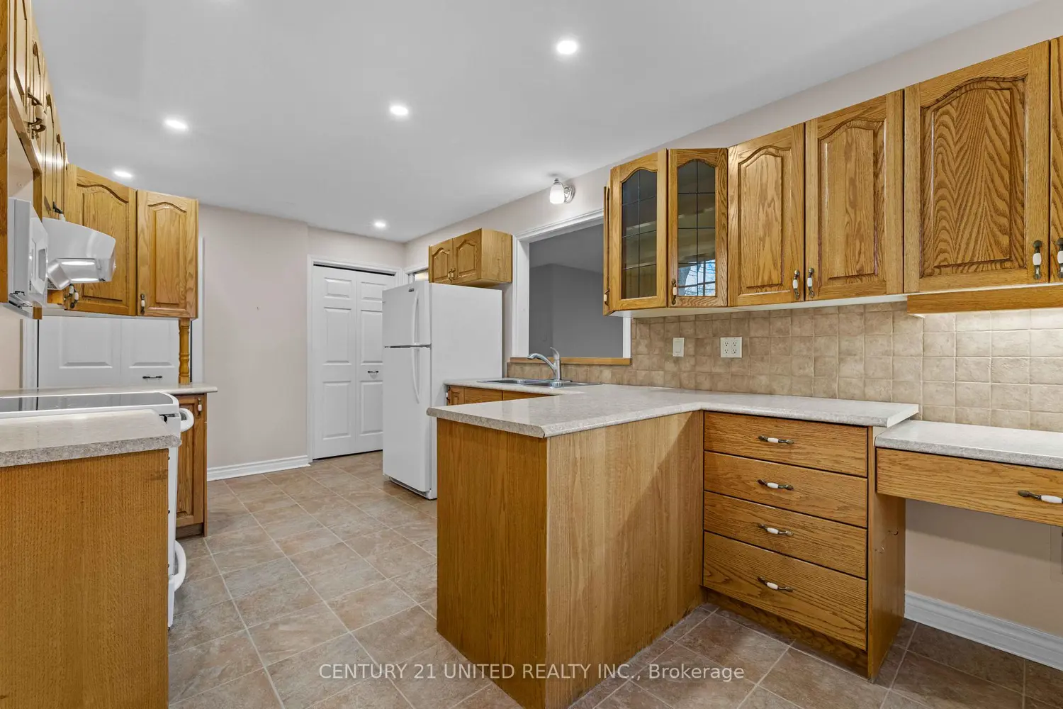 660 Whitaker Street 3 photo 5