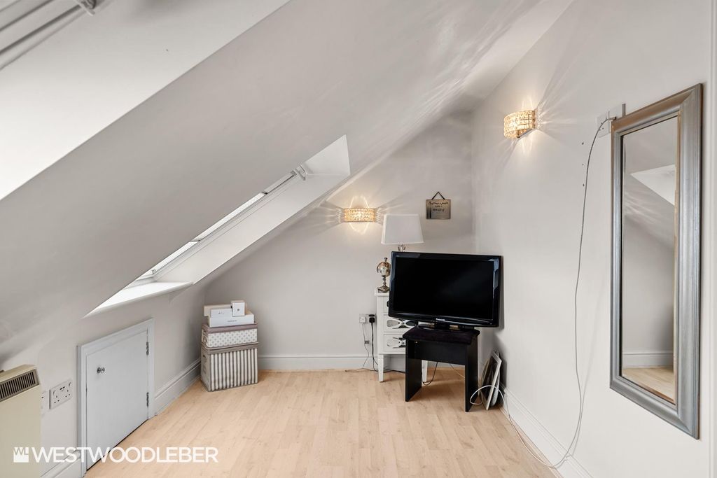 Additional image 18 of 3 bed flat for salePlomer Avenue, Hoddesdon EN11