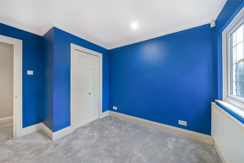 Additional image 8 of 2 bed flat for saleHindhead, Surrey GU26