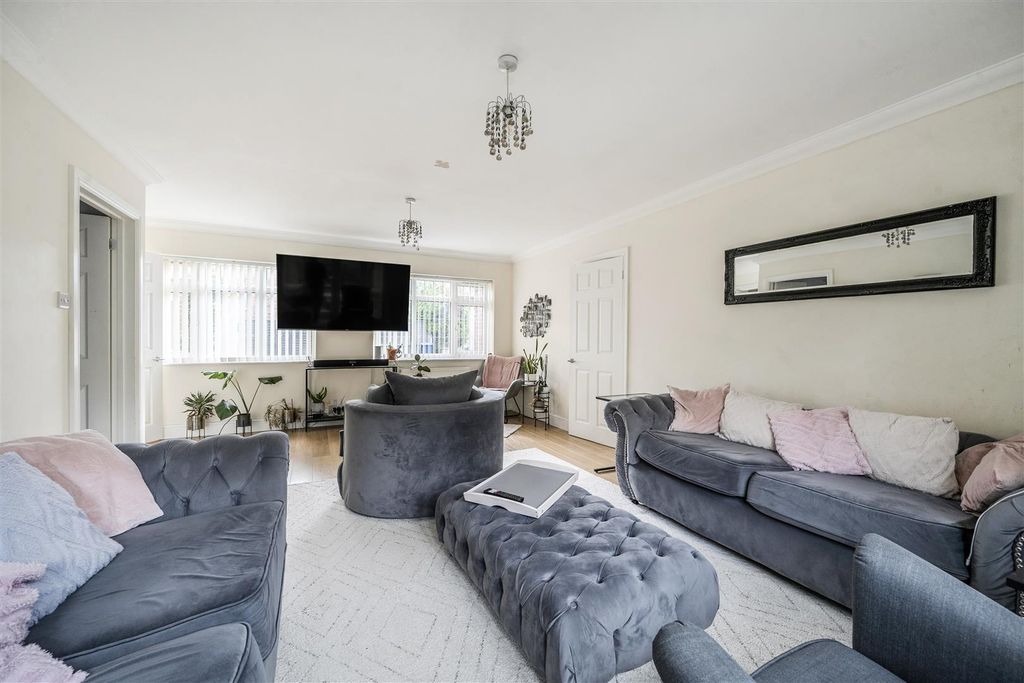Additional image 20 of 6 bed detached house for saleMerlewood Close, High Wycombe HP11