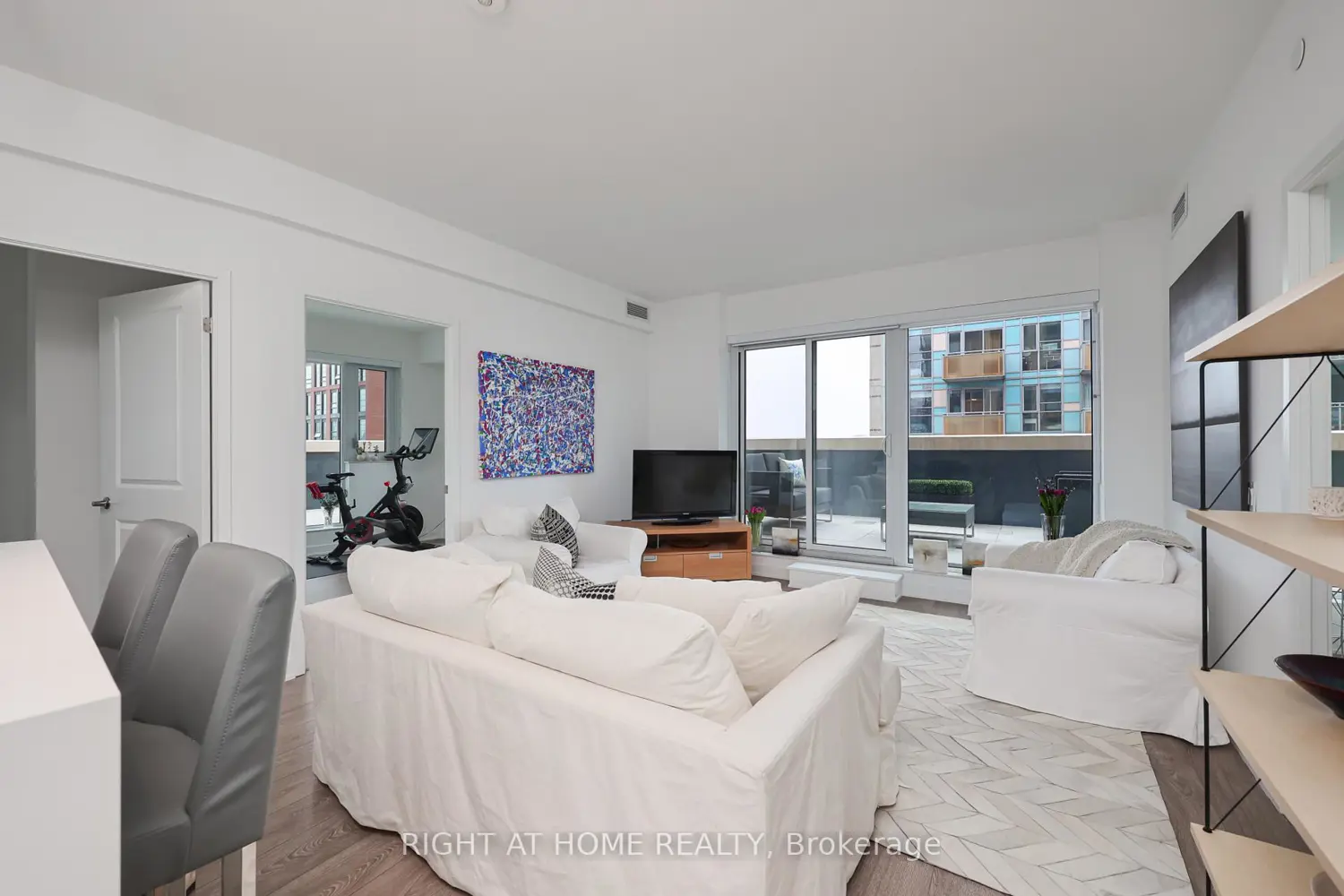 543 Richmond Street 832