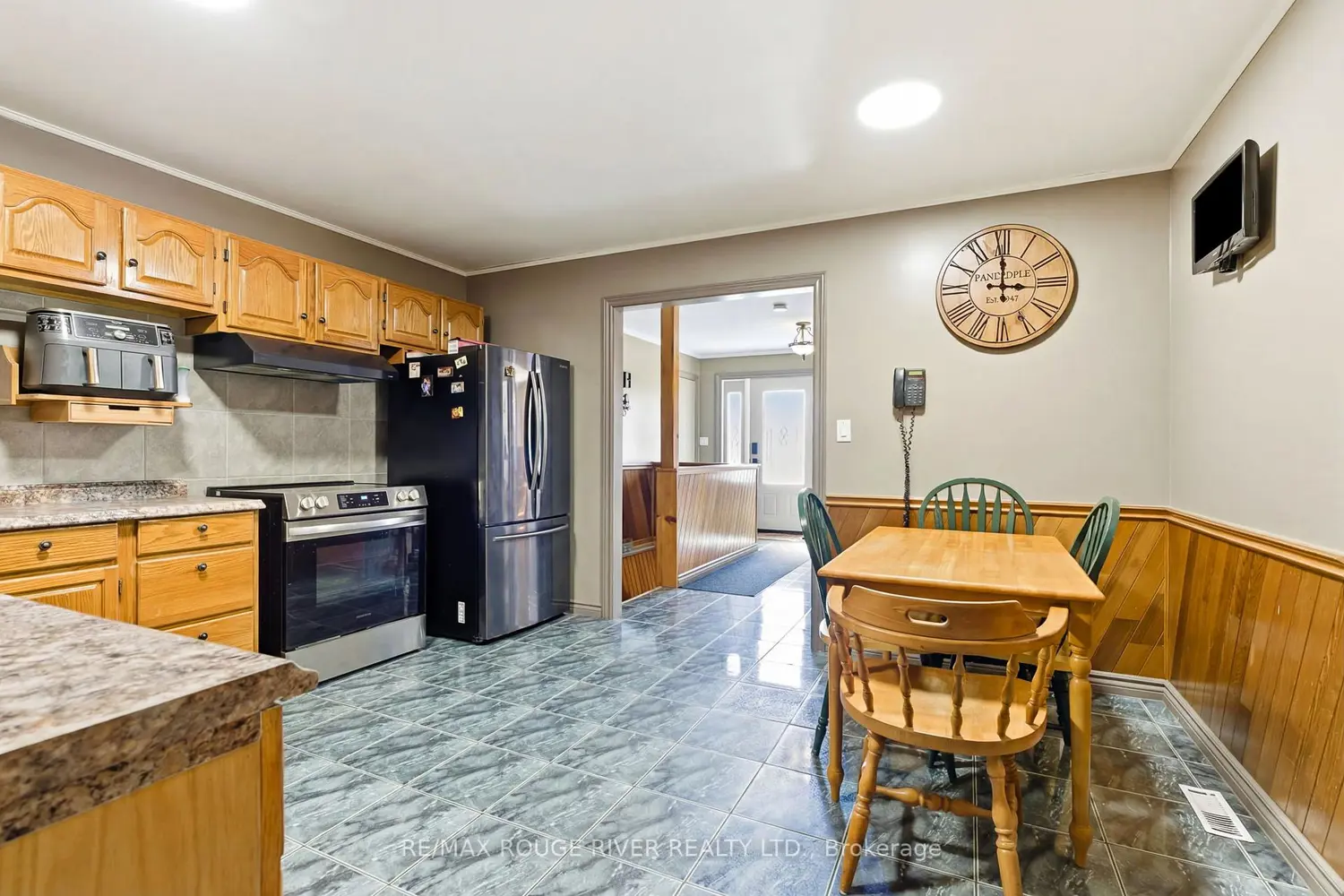 846 Ontario Street photo 5
