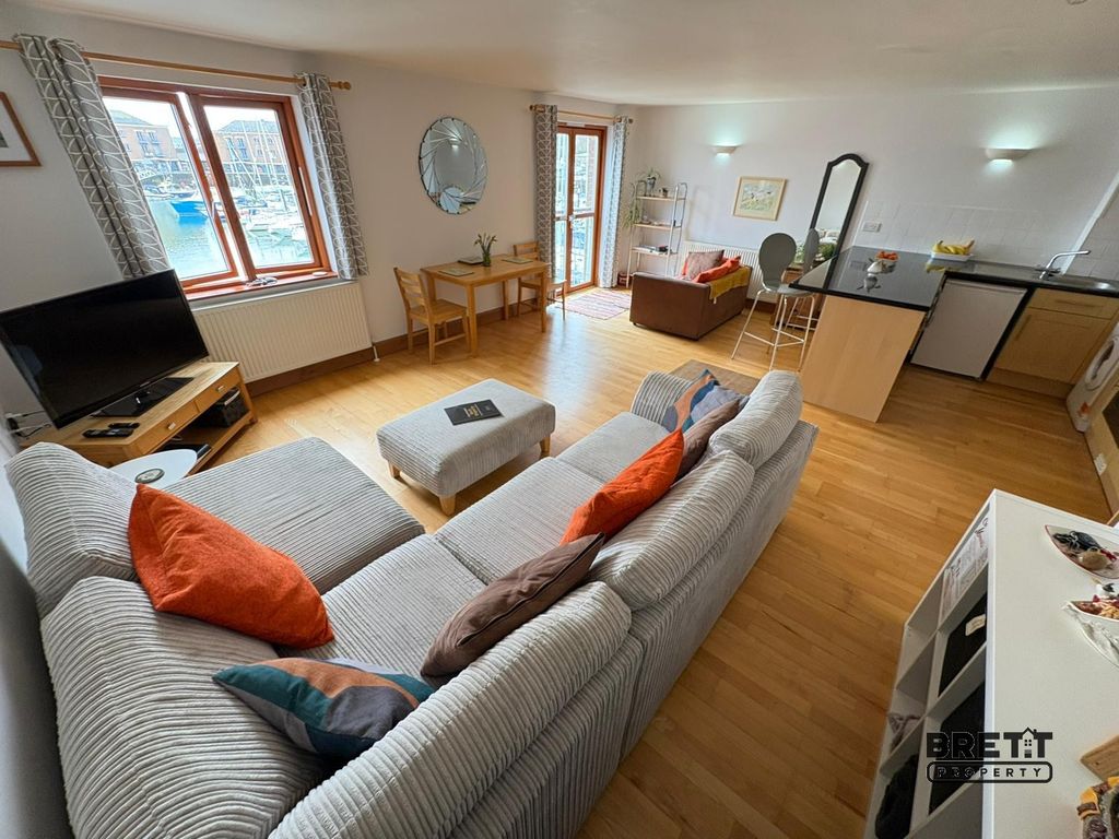 2 bed flat for saleSovereign House, Nelson Quay, Milford Haven, Pembrokeshire. SA73 photo 2