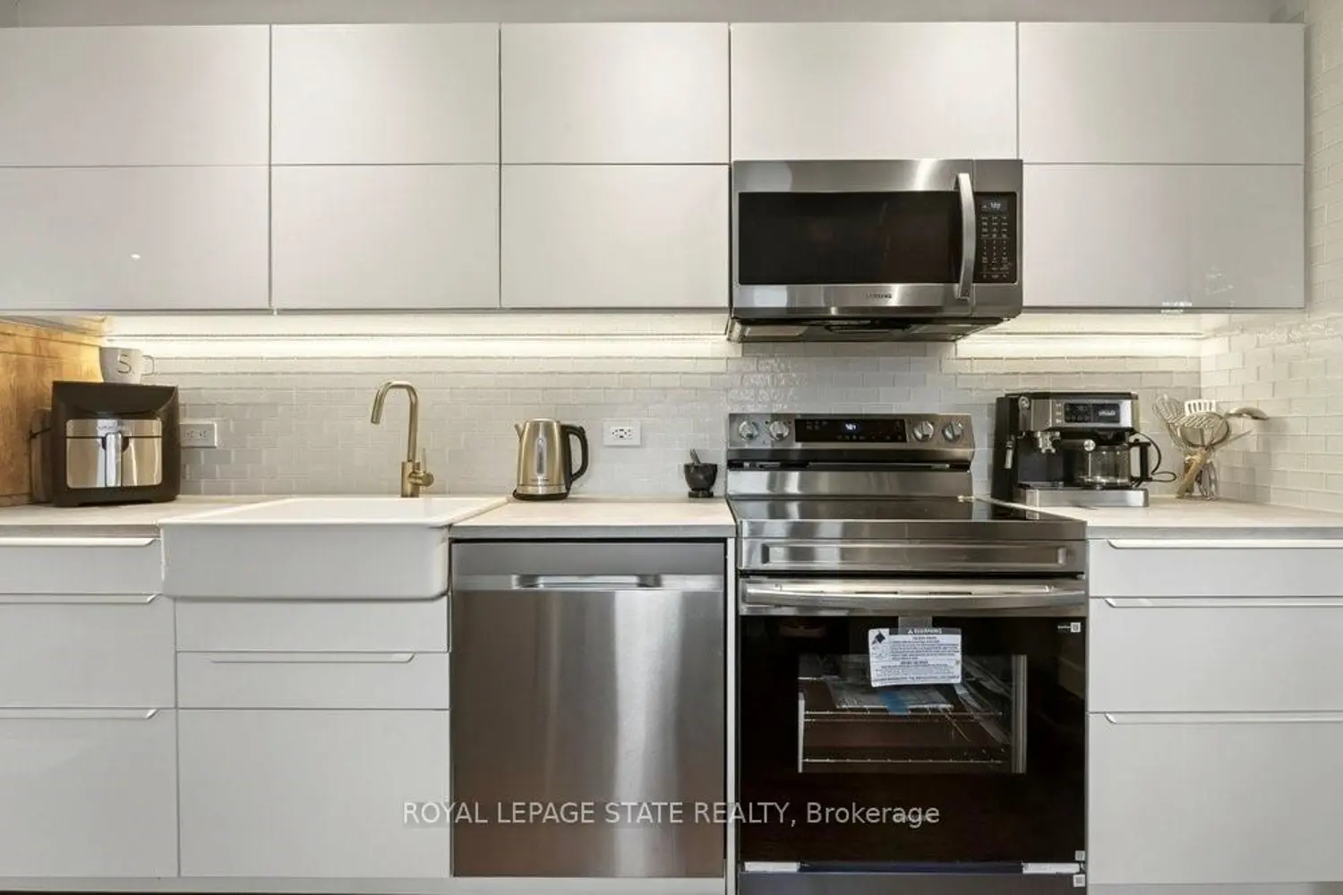9 Morton Avenue photo 2