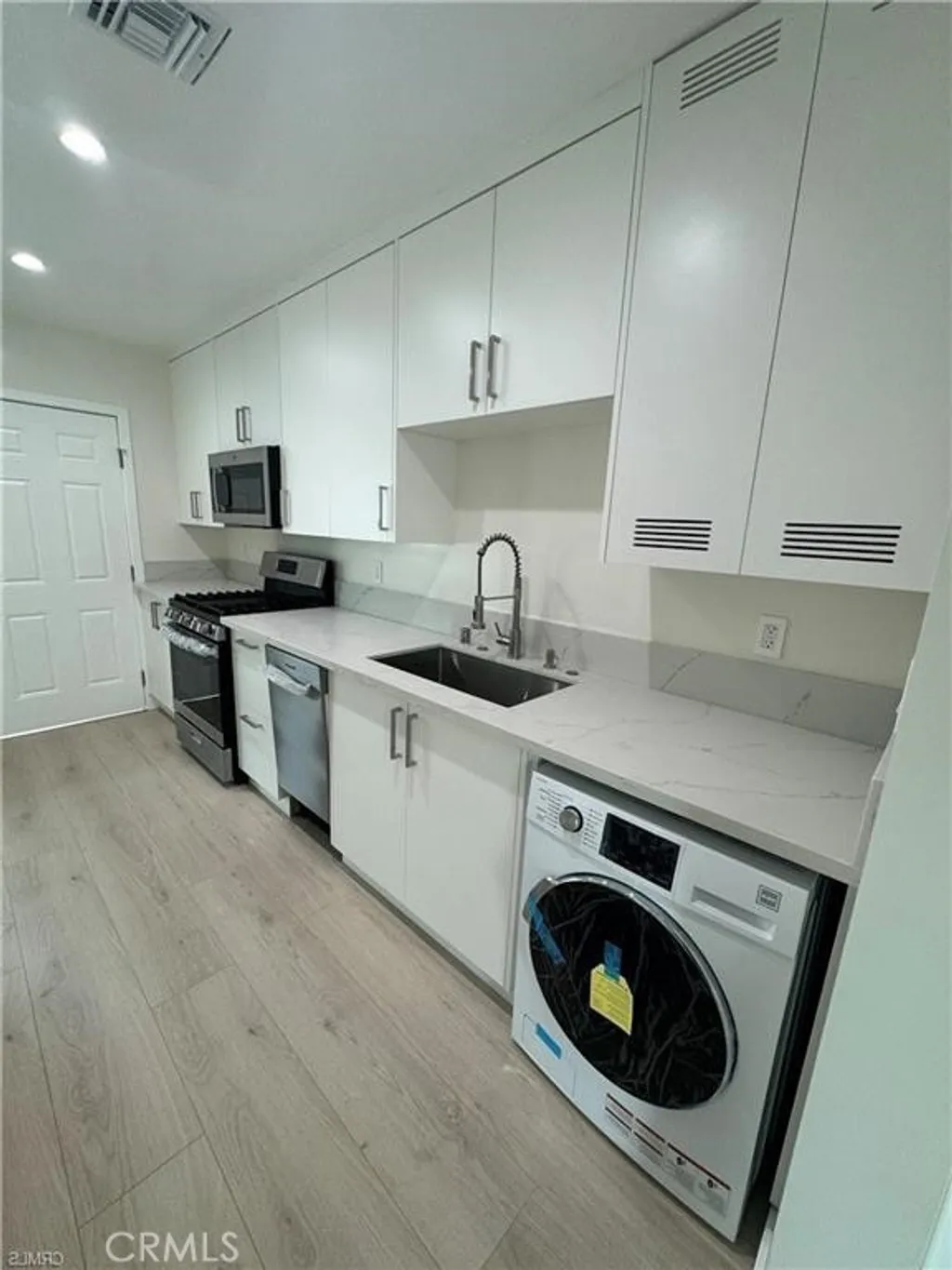 200 S Chevy Chase Dr, Glendale, CA 91205 photo 4