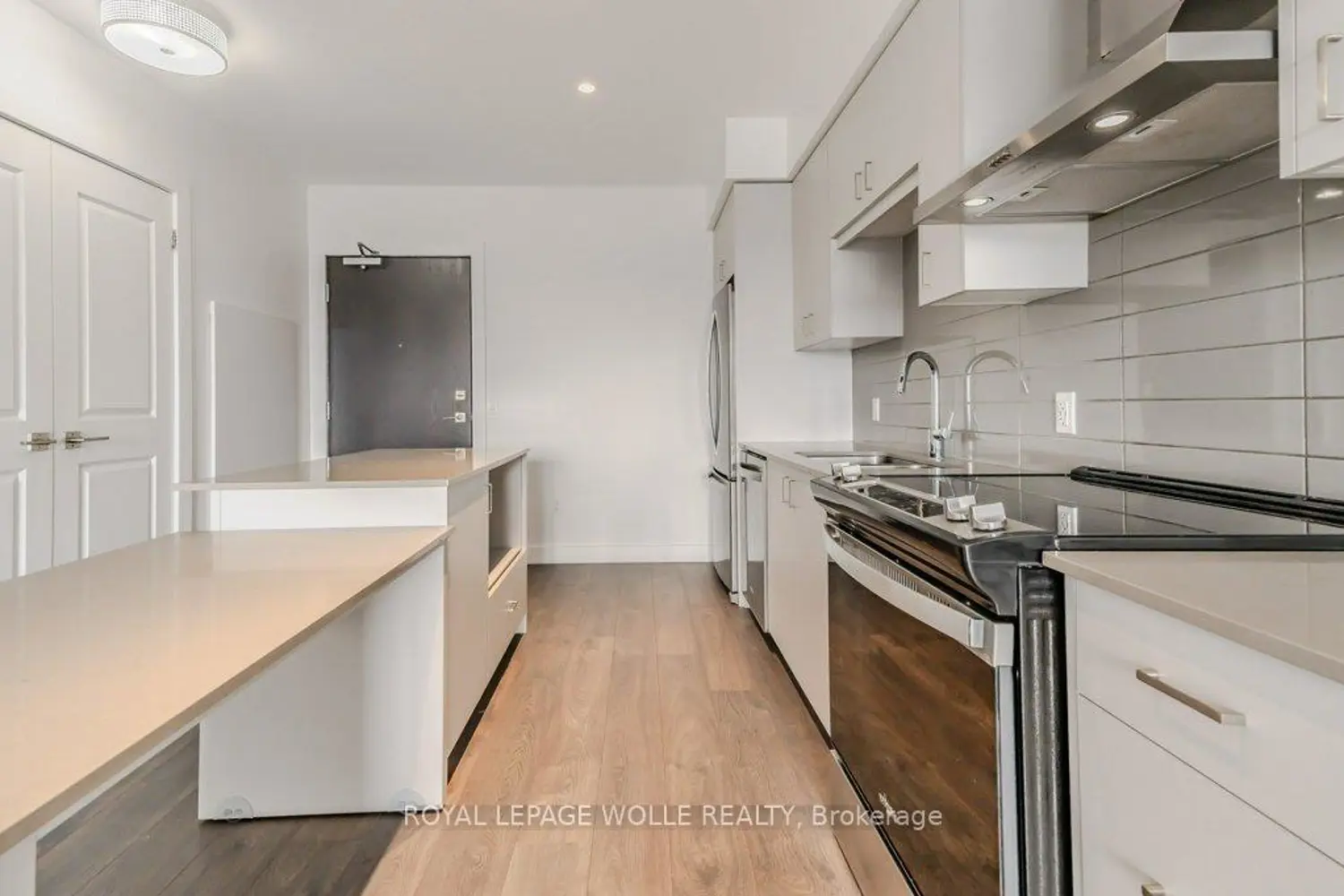 50 Grand Avenue 1604 photo 5