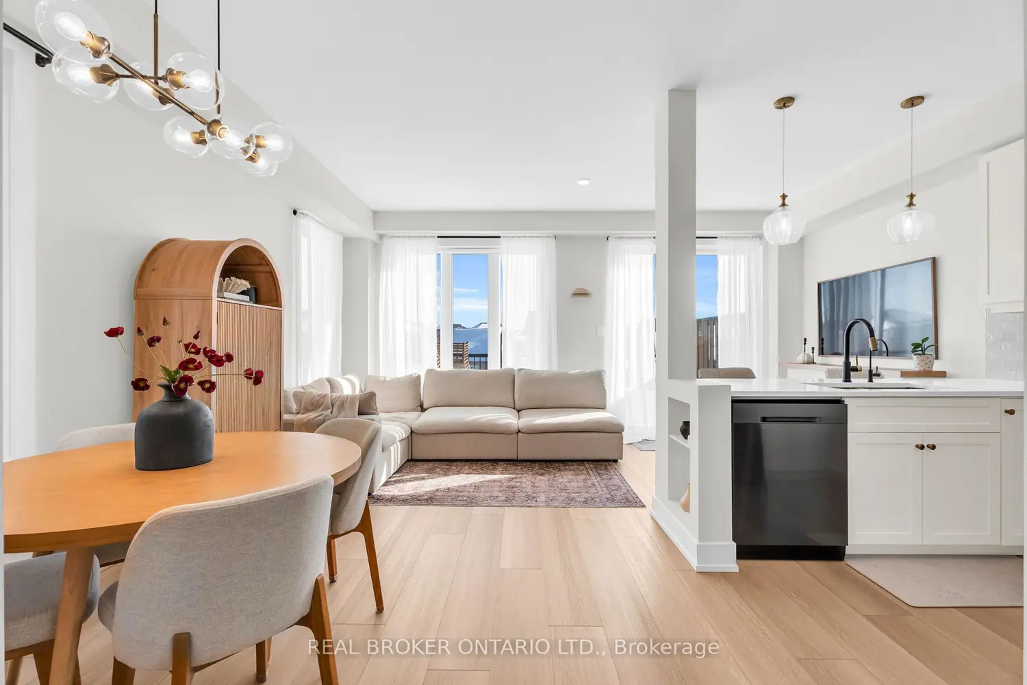 690 Broadway 22 photo 5