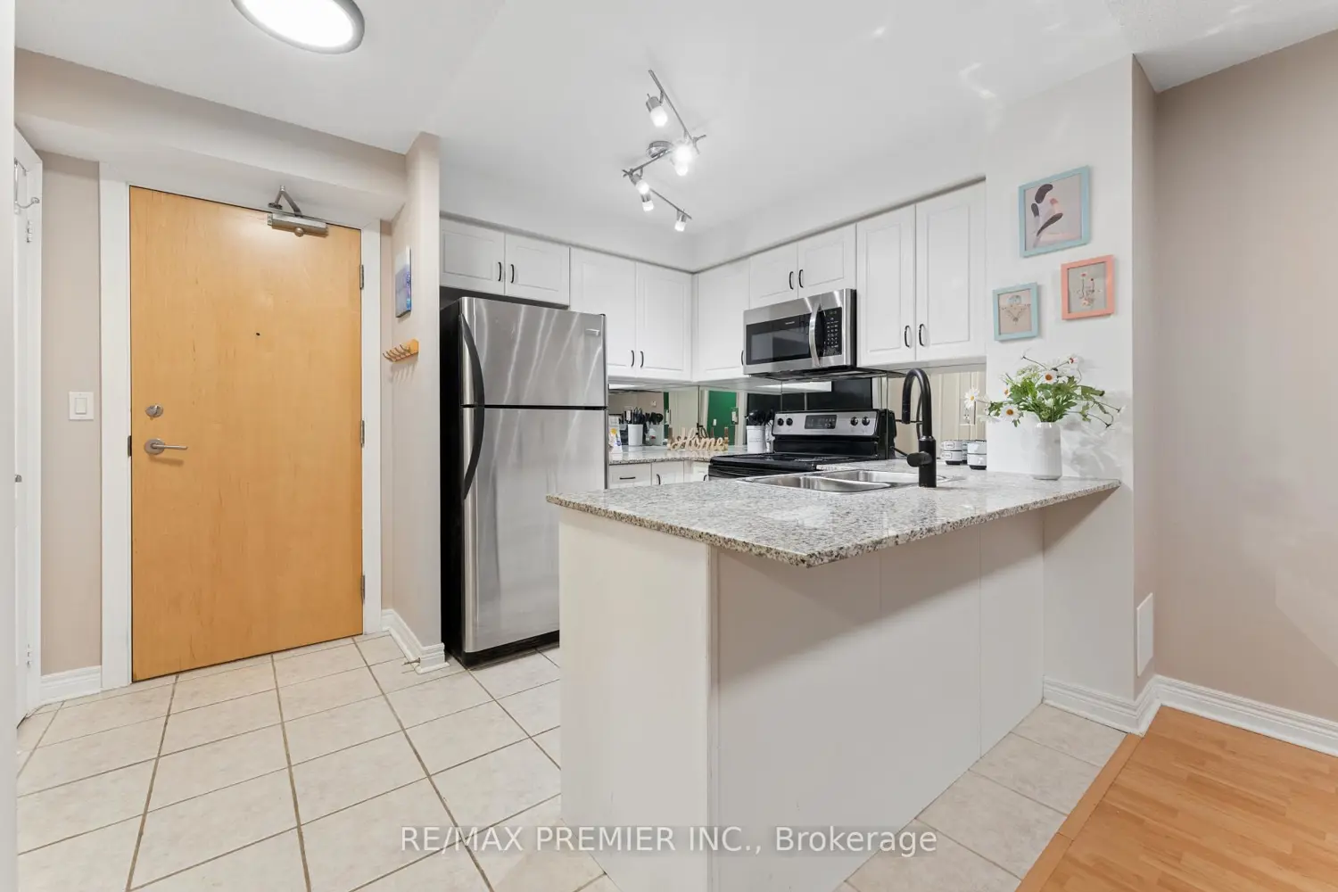 Additional image 5 of 212 Eglinton Avenue 307