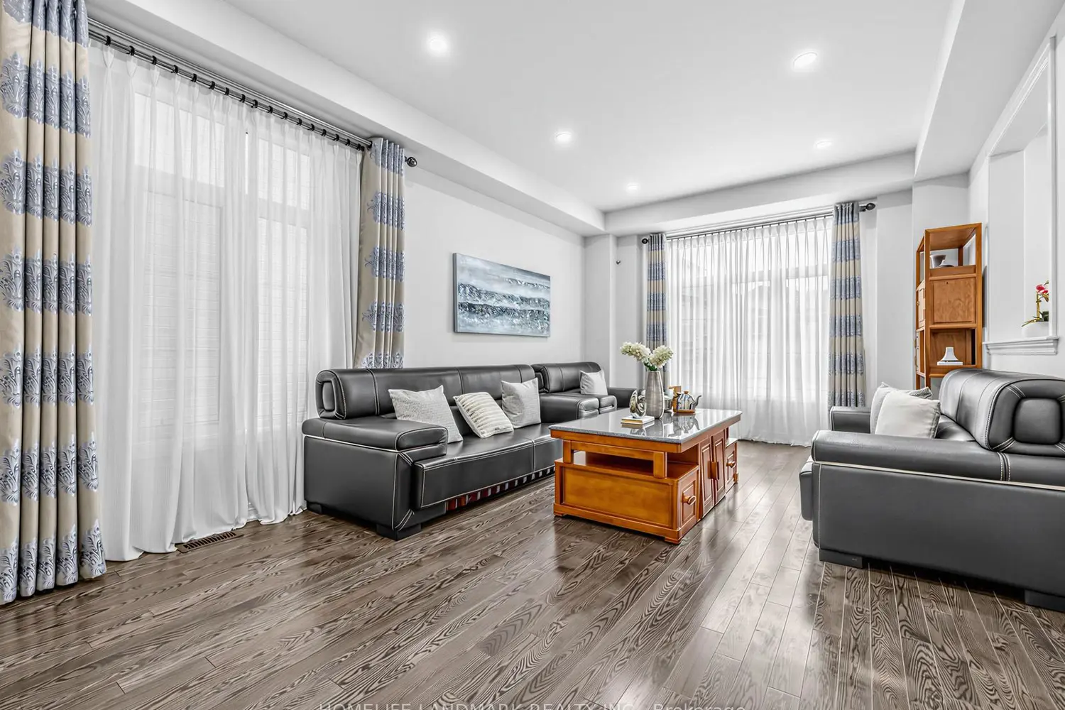 25 Gordon Landon Drive photo 2