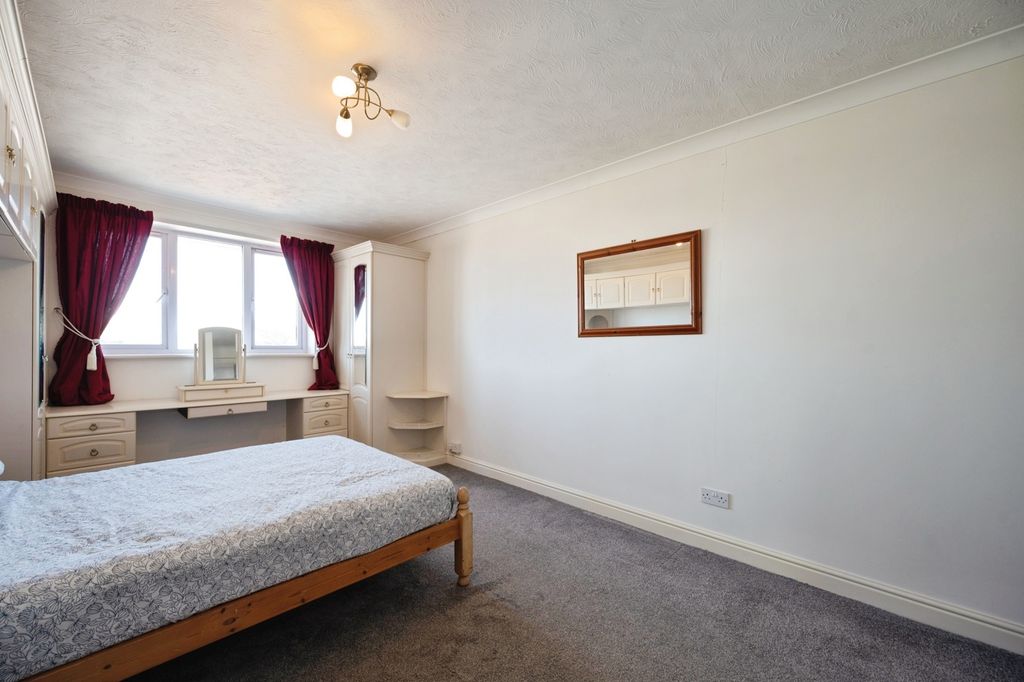 Additional image 14 of 2 bed flat for saleSouthwood Road, Hayling Island, Hampshire PO11