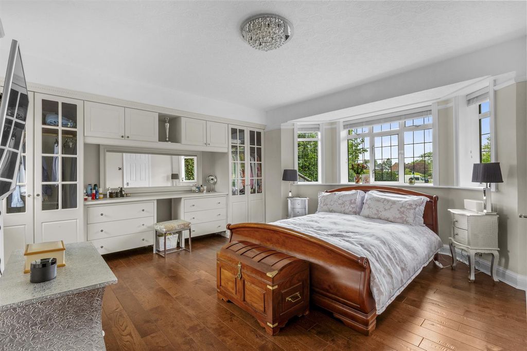 Additional image 11 of 5 bed detached house for saleMarlow Hill, High Wycombe HP11