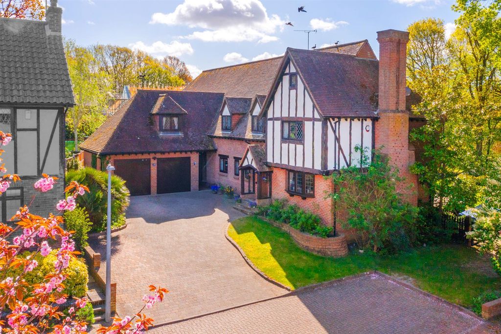 4 bed detached house for saleTyrells, Hockley SS5