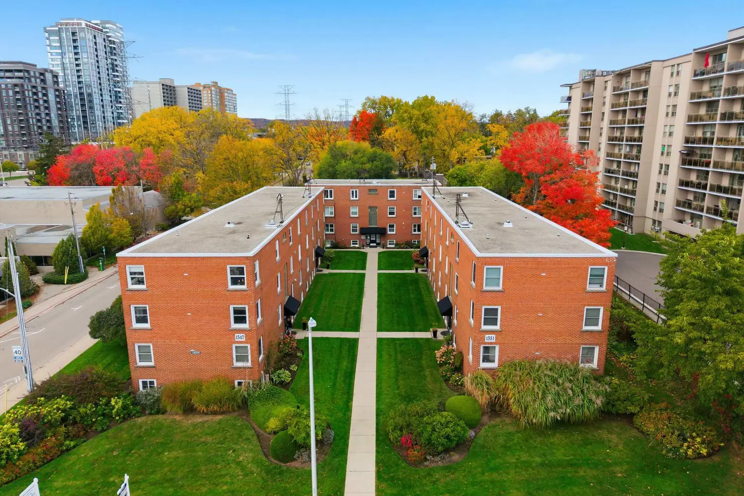 1351 Lakeshore Road 15