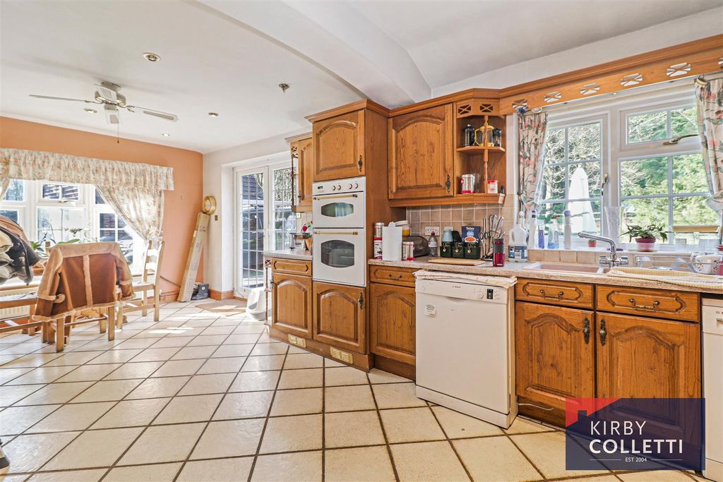 Additional image 9 of 4 bed semi-detached house for saleGoose Green, Hoddesdon EN11