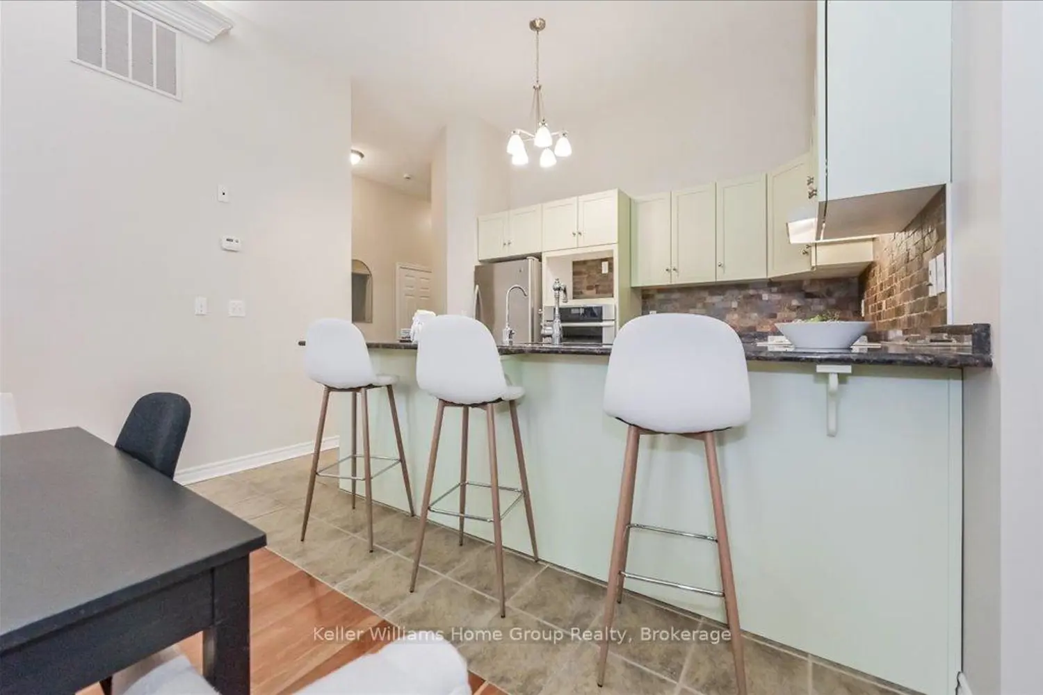 478 St. Andrew Street 104 photo 5