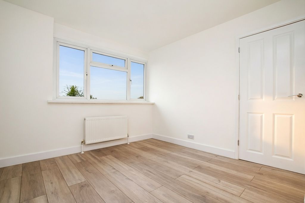 Additional image 10 of 3 bed flat for saleRye Road, Hoddesdon EN11