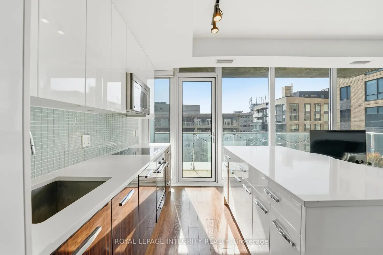 111 Champagne Avenue 1103 photo 2